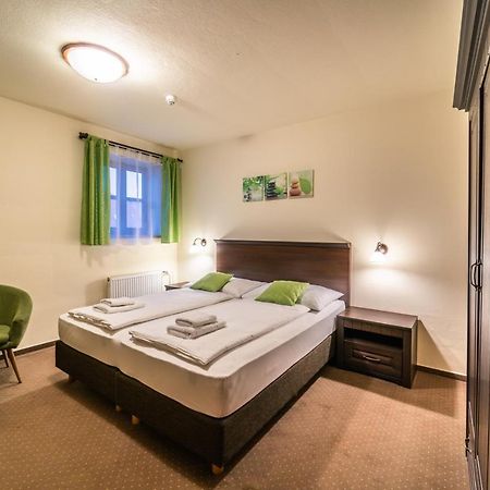 Hotel Koruna Прахатіце Екстер'єр фото