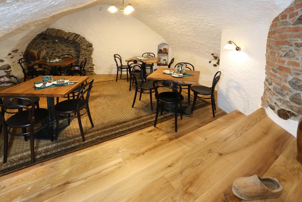 Hotel Koruna Прахатіце Екстер'єр фото