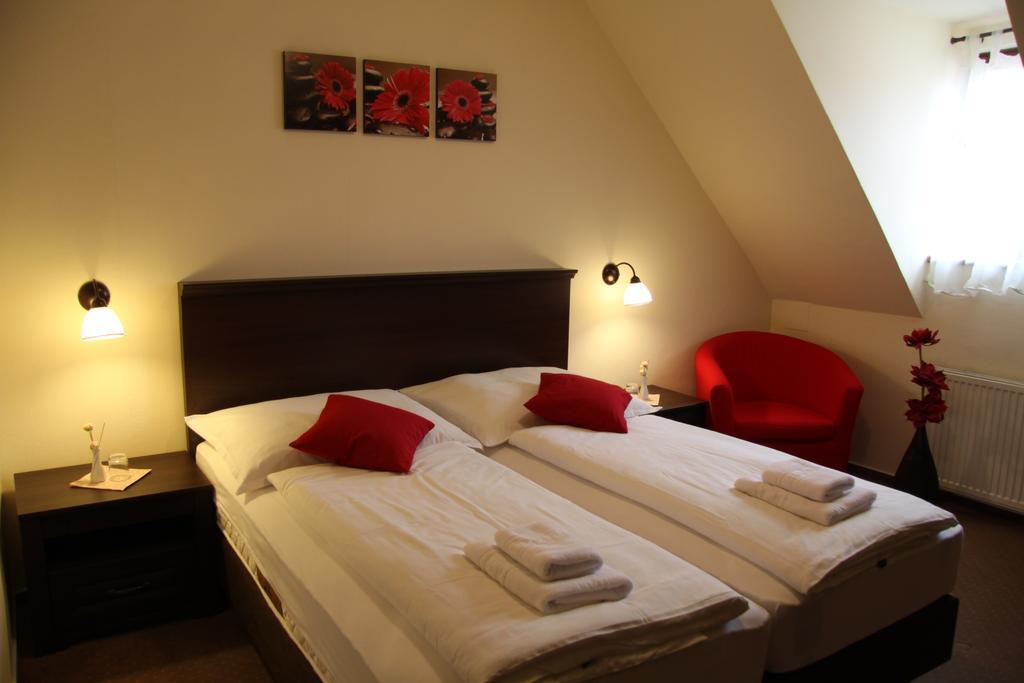 Hotel Koruna Прахатіце Екстер'єр фото